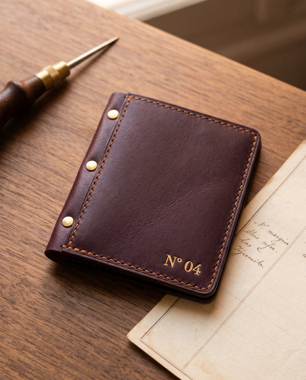 Modell N° 04 · Carte Plate · Aubergine